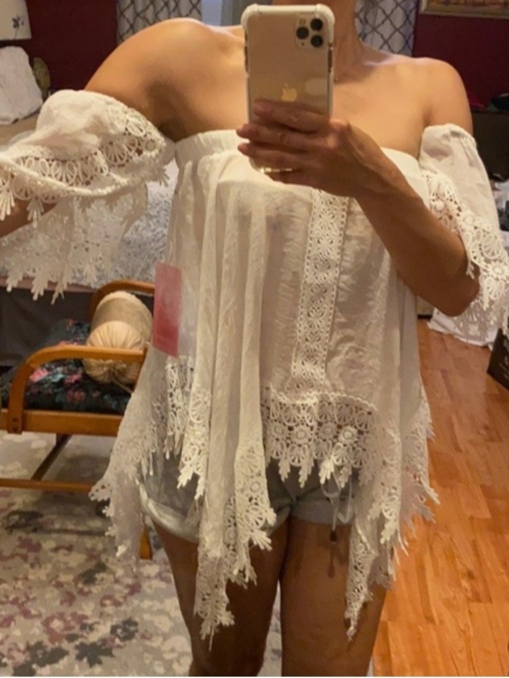 ONETHELAND White Lace Trim Off-Shoulder Top. Size L.